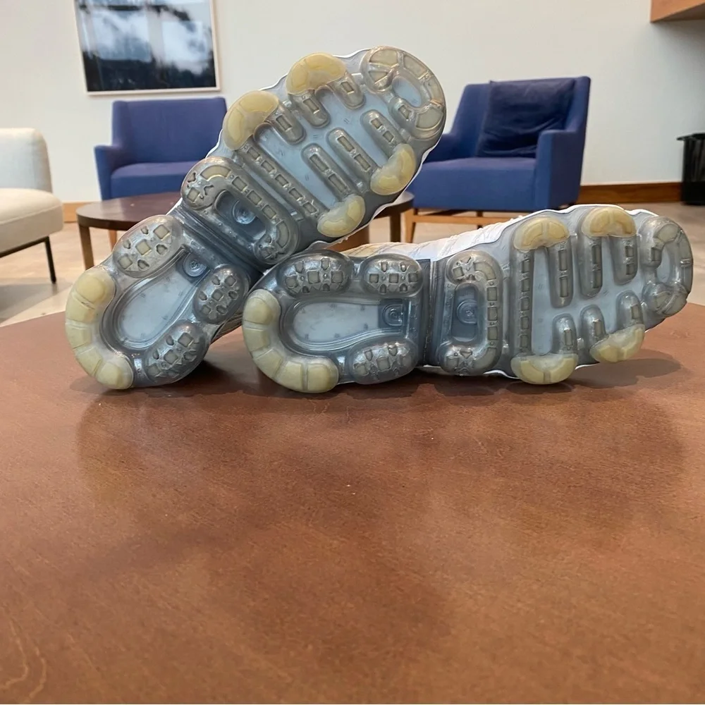 Nike Air Women’s VaporMax Run Shoes, Size 7